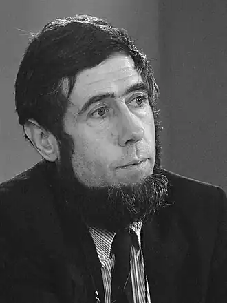 Chriet Titulaer tijdens een persconferentie op Schiphol over de locatie van het Cosmo Science Center (27 november 1984)