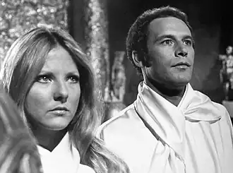 Jared Martin (rechts) met Christina Hart in The Fantastic Journey (1977)