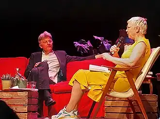 Christine Otten in gesprek met Chris Keulemans tijdens Noorderwoord in het Zonnehuis