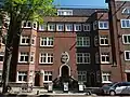 Etagewoningen in verstrakte Amsterdamse School-stijl