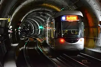 Een Citadis 402 in de tramtunnel