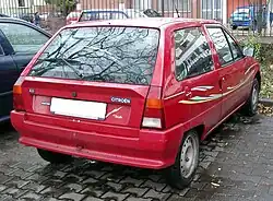Achteraanzicht Citroën AX Plaisir (Duitse uitvoering, anders ten opzichte van de Nederlandse AX Plaisir)