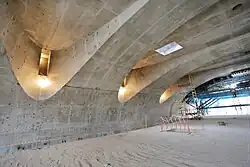 Het gewelf met de openingen naar de onderhoudsgang