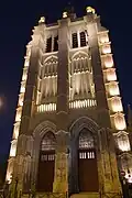 De kerktoren bij avond