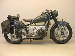Echt beroemd werd Condor met de zware tweecilinder boxermotoren, die voornamelijk in militaire uitvoering werden gebouwd. Dit is een A 580-I uit 1952, inmiddels voorzien van plunjervering