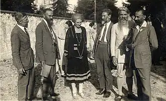 Ovide Decroly, Pierre Bovet, Beatrice Ensor, Édouard Claparède, Paul Geheeb en Adolphe Ferrière, tijdens een conferentie van de Ligue internationale pour l'éducation nouvelle