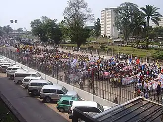 Demonstranten in de hoofdstad Kinshasa tegen uitstel van de verkiezingen op 31 mei 2006.