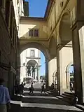 Passage tussen de Uffizi en de kaai.