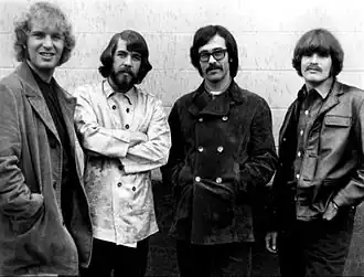 Creedence Clearwater Revival in 1968. Van links naar rechts: Tom Fogerty, Doug Clifford, Stu Cook en John Fogerty