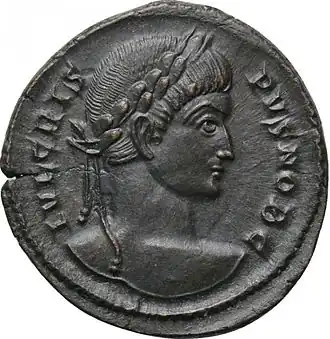 Follis van Crispus. Legende: IVL(ius) CRIS-PVS NOB(ilissimus) C(aesar).