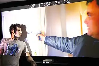 Tapia de Veer tijdens de postproductie van Utopia.