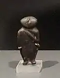 Post-canoniek idool uit zwarte steen, mogelijk Anatolisch met Cycladische invloeden (4,8&nbsp;cm hoog; Badisches Landesmuseum, Karlsruhe).