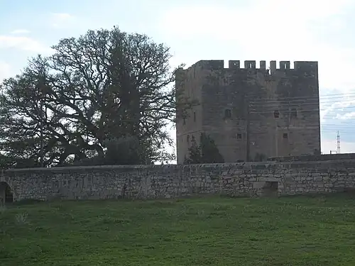Het Kolossiaquaduct met op de achtergrond het kasteel