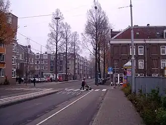 Het begin van de Czaar Peterstraat gezien vanaf de Oostenburgergracht