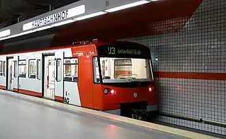 Volautomatische metrotrein op station Hauptbahnhof