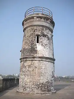 Vuurtoren en wachttoren van het fort Moti Daman