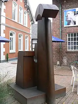 Speech (2004), Damme