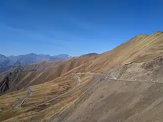 Oostelijke klim van de Datvisdzjvaripas