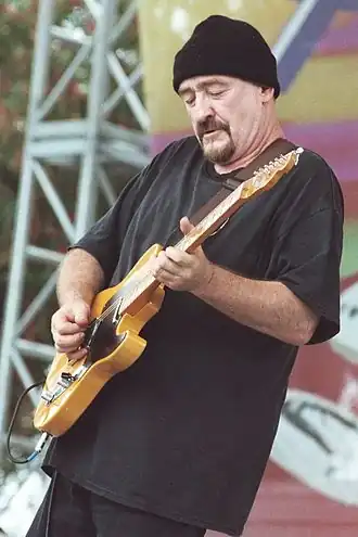 Dave Mason tijdens een optreden in 2003