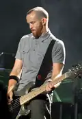 Dave Farrell, basgitaar, achtergrondzang