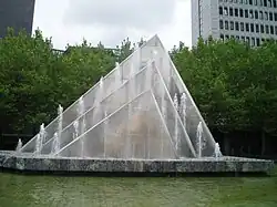 Mack-Brunnen (1988) in Düsseldorf