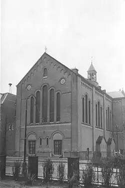 De in 2009 gesloten en daarna afgebroken Sacramentskerk, die op dezelfde plek stond als de huidige