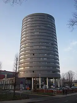 Oostzijde met ingang