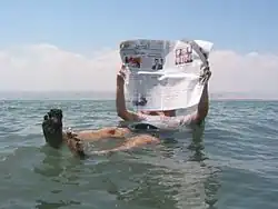 Drijven in de Dode Zee.