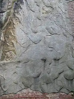 Decoratie op de overgebleven muur.