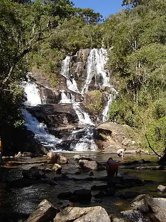 De waterval Cachoeira do Itagybá in degemeente Delfim Moreira