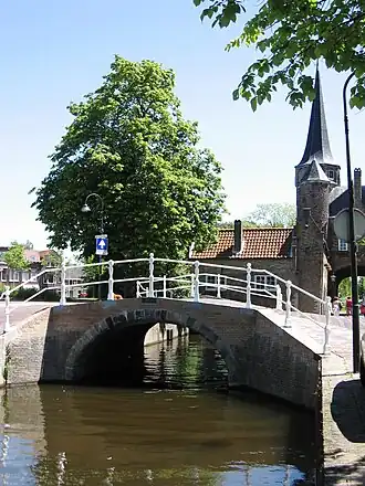 de Catharijnebrug, op de achtergrond de Oostpoort