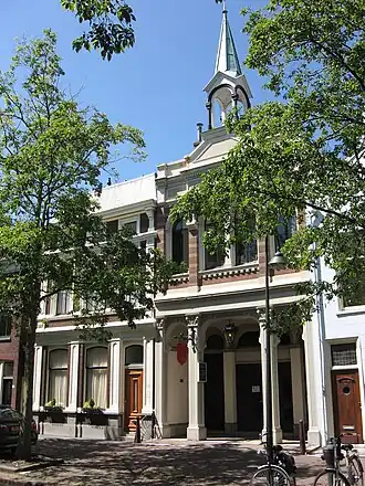 Overgebleven voorgevel aan de Vlamingstraat