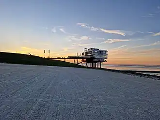 Het Eemshotel vanaf het strand