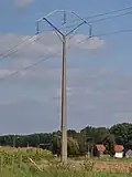 Kleine betonnen deltamast, één circuit van 70kV, in Opwijk, België.