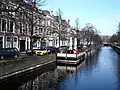 De korte Westsingelsgracht / Toussaintkade (links) in noordelijke richting; rechts de Prinsessewal.
