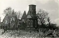 Resten van de Engelse kerk in Bezuidenhout, na het bombardement van 3 maart 1945