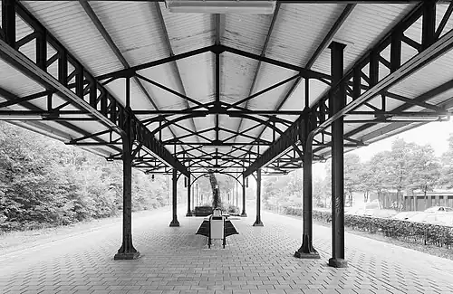 Overkapping op het perron van Station Bilthoven in september 1998