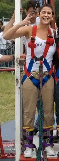 Diam's (links) vlak voor het Bungeejumpen.