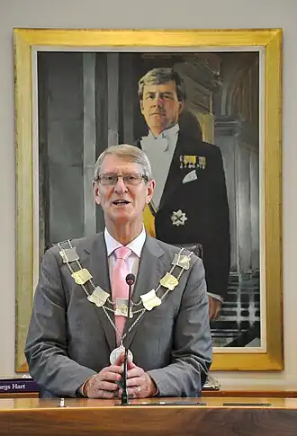 Burgemeester Dick van Hemmen tijdens Eibertjesdag, 6 mei 2016