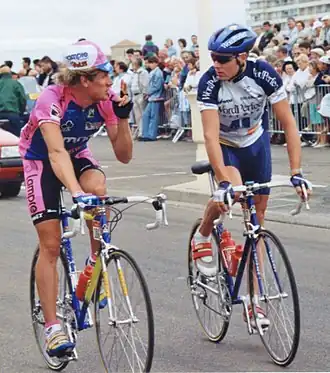 Dieter Runkel (rechts) als renner van WordPerfect, pratend met Serhi Oesjakov van Lampre