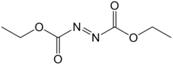 Structuurformule van di-ethylazodicarboxylaat