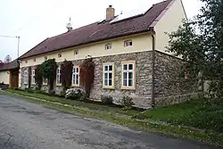 Huis in het dorp (2010)