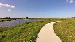 De Dongjumervaart (boven), De Rie (linksonder) en de Tzummarumervaart (rechts)