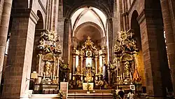 Priesterkoor en hoogaltaar