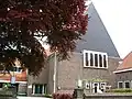 Doopsgezinde kerk (vermaning)(nr 55) met voormalige kosterswoning (nr 53),
