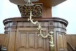 De preekstoel, in 1891 ontworpen door Klaas Stoffels