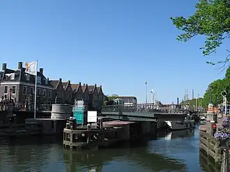 Deel van de Groote Zeesluis ter hoogte van de draaibrug