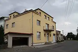 Huis in het dorp (2010)