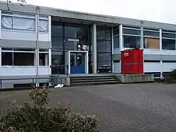 Hoofdingang, april 2009