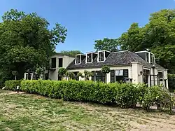 Koetshuis, tegenwoordig hostel